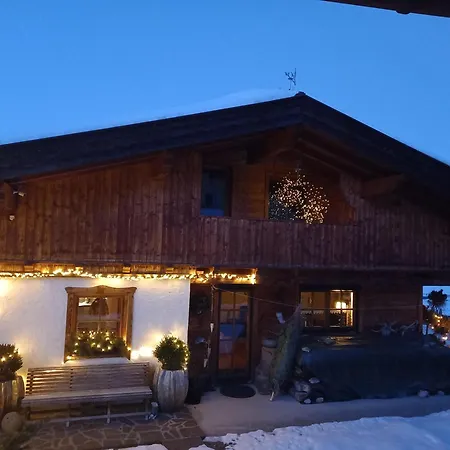 Alpenchalet Am Golfplatz 阿亨基希